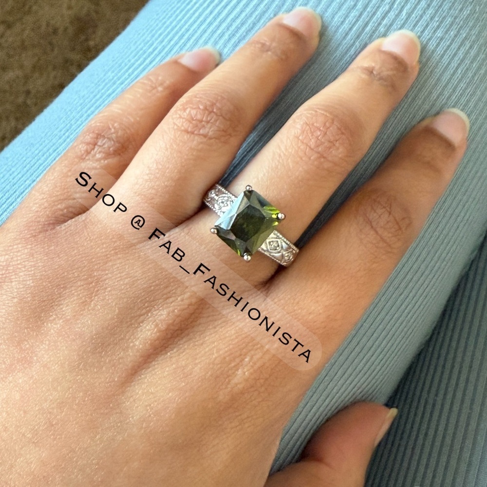 Sterling Silver Emerald Green color Ring 7.5